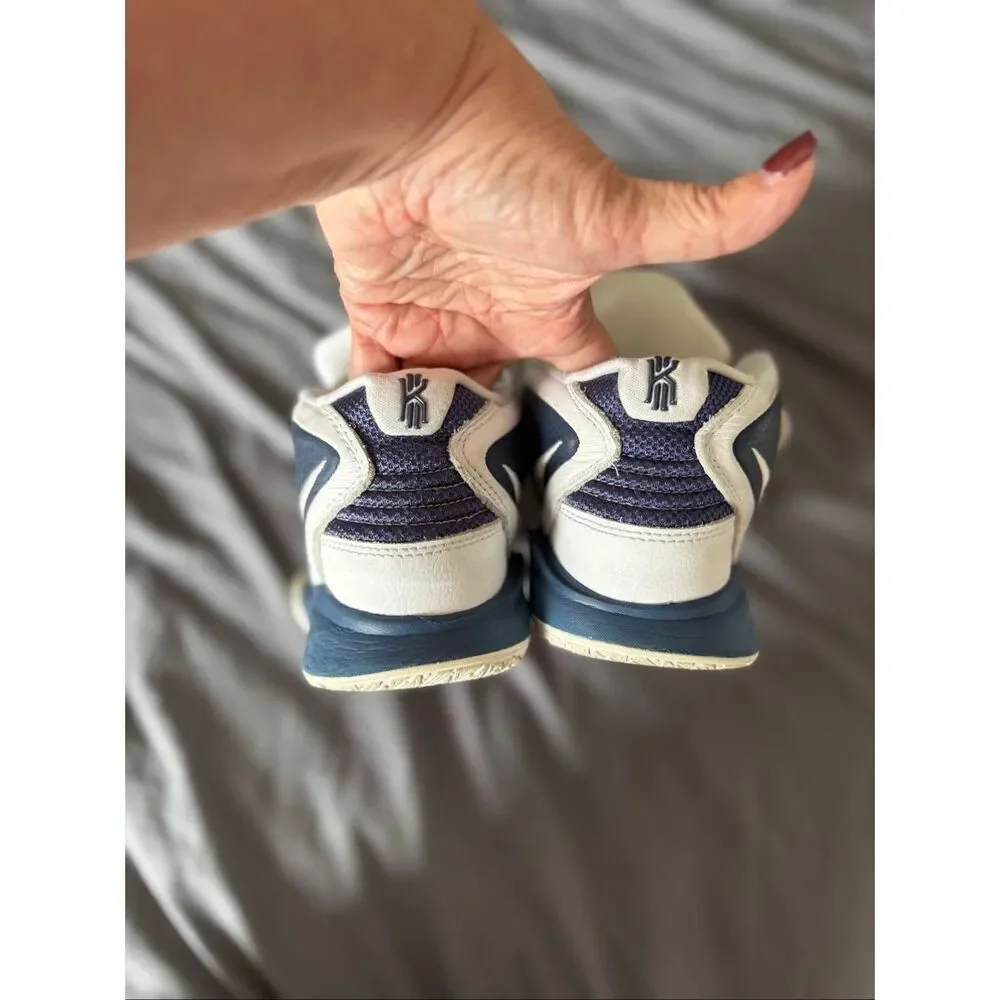 Nike Kyrie Infinity Boys Midnight Navy Blue Size 5.5